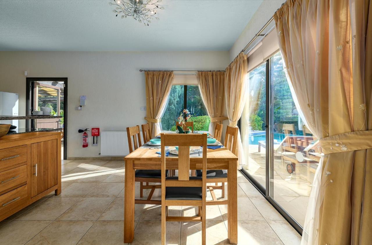 Villa Camelot By Ezoria Villas คอรัลเบย์ ภายนอก รูปภาพ