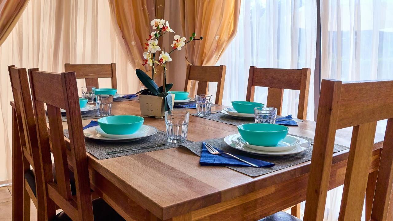 Villa Camelot By Ezoria Villas คอรัลเบย์ ภายนอก รูปภาพ