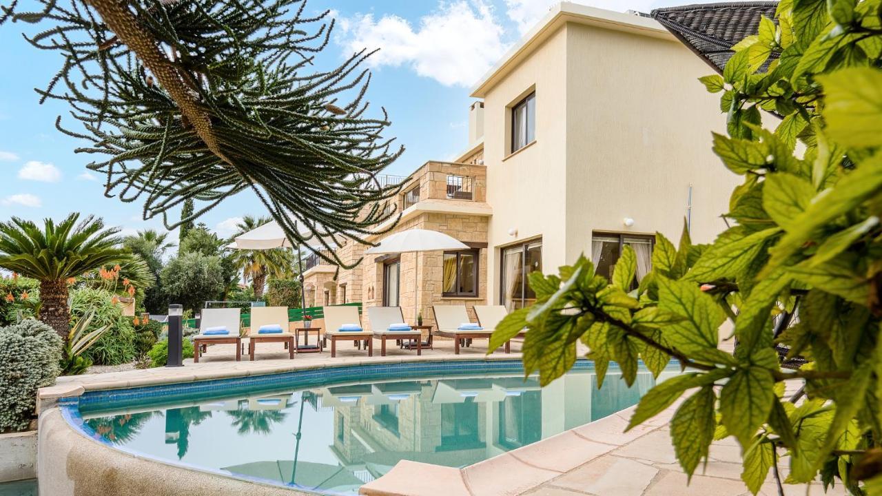 Villa Camelot By Ezoria Villas คอรัลเบย์ ภายนอก รูปภาพ