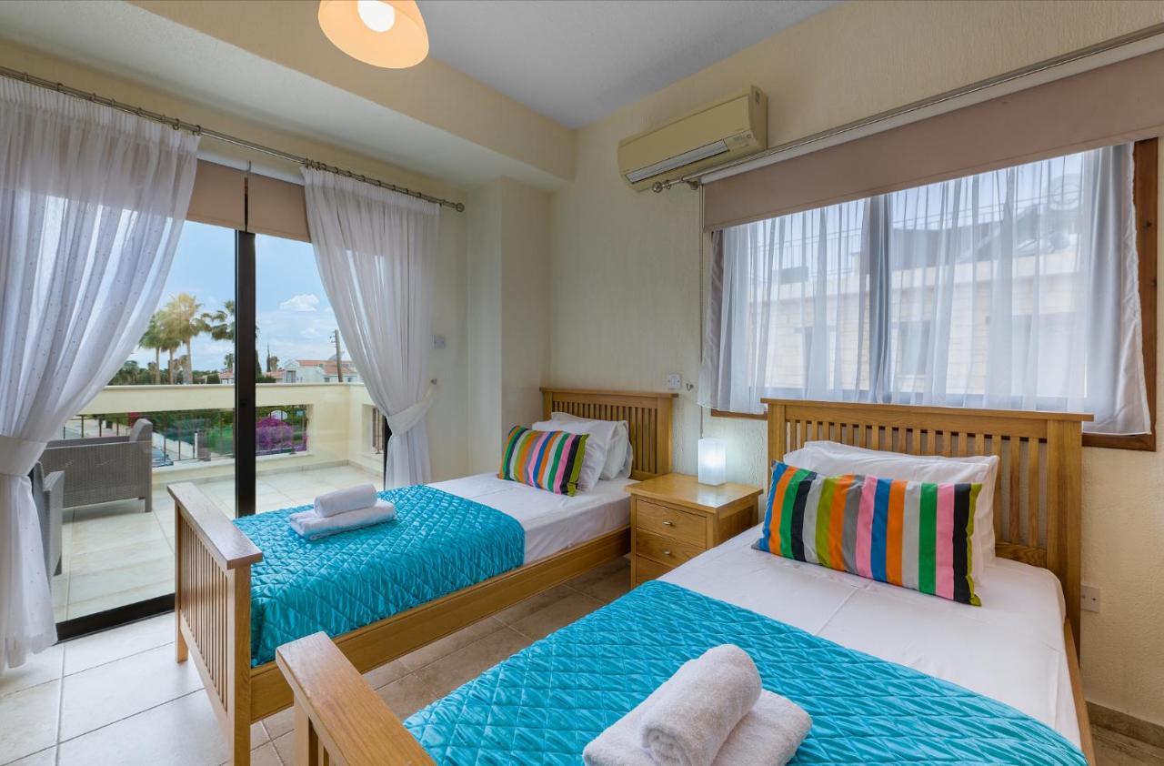 Villa Camelot By Ezoria Villas คอรัลเบย์ ภายนอก รูปภาพ